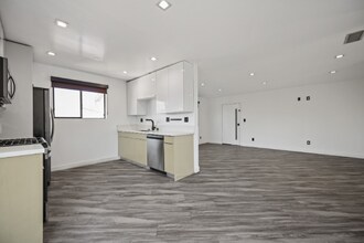 955 Oxford Ave in Los Angeles, CA - Building Photo - Building Photo