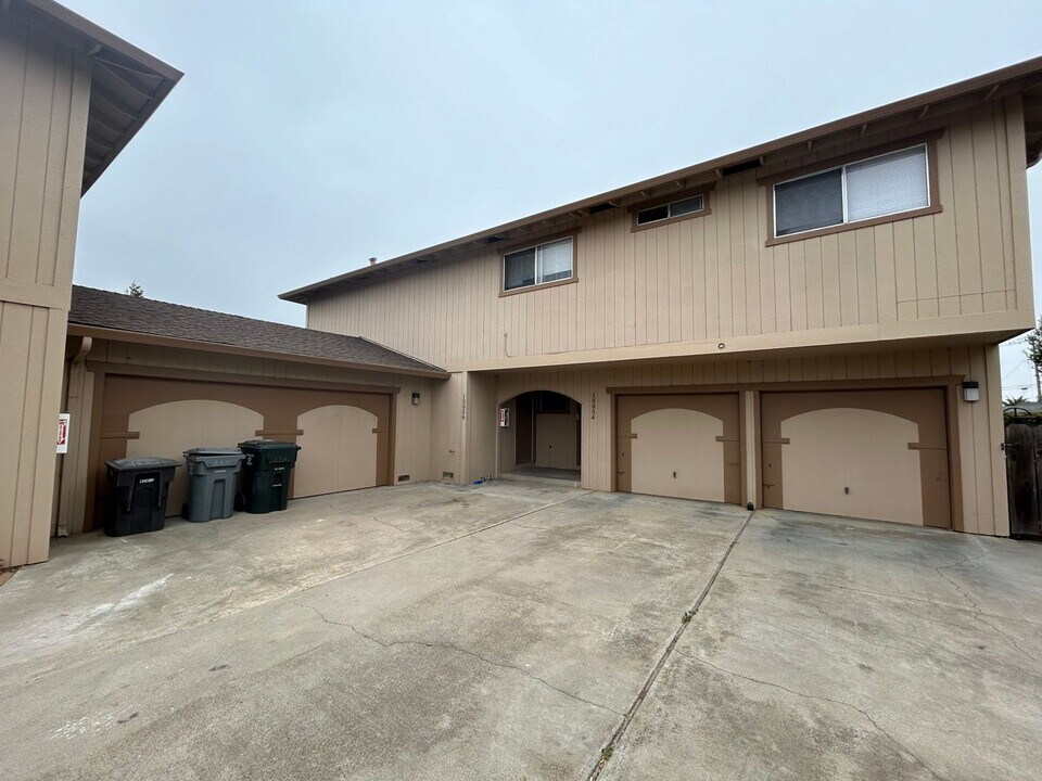 18854-18858 Eisenhower St in Salinas, CA - Building Photo