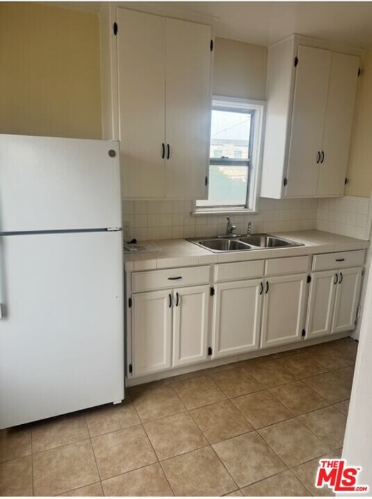 900 W 69th St in Los Angeles, CA - Building Photo