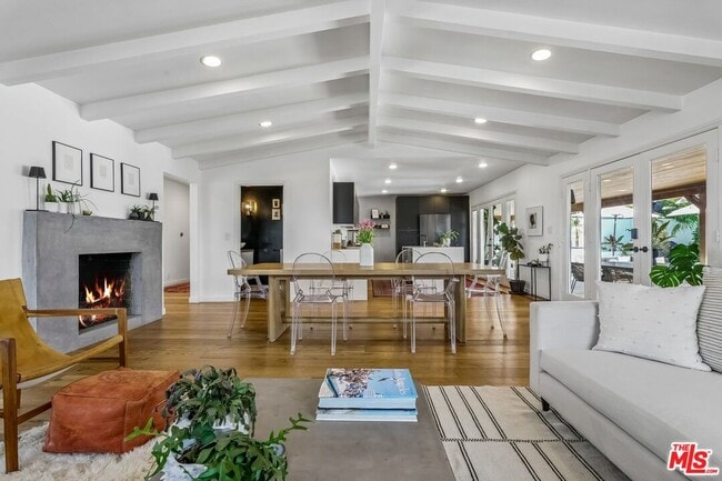 5646 S Sherbourne Dr in Los Angeles, CA - Building Photo - Building Photo