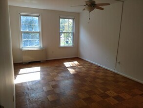 3535 Chevy Chase Lake Dr, Unit Hamlet House in Chevy Chase, MD - Building Photo - Building Photo