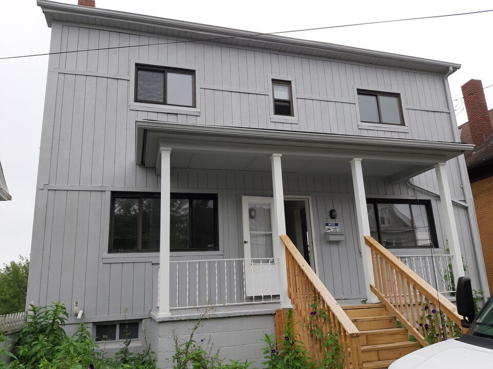 2504 Cobden Street in Pittsburgh, PA - Building Photo