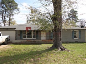 1712 Redbud Ave in Tyler, TX - Building Photo