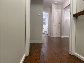 18 Juniper Rd in Port Washington, NY - Building Photo - Building Photo