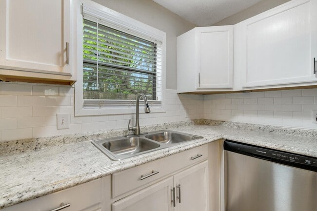 property at 1516 Broadmoor Dr