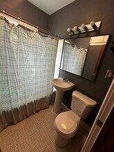 5223 W Wisconsin Ave, Unit Upper in Milwaukee, WI - Building Photo - Building Photo