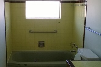 1747 S Hanford St, Unit 1 in Seattle, WA - Building Photo - Building Photo