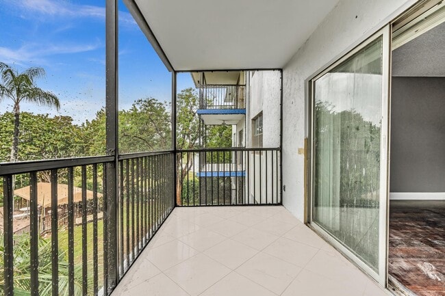 property at 5961 N Falls Cir Dr