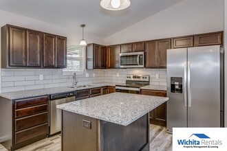 8721 E Chris Ct in Bel Aire, KS - Building Photo - Building Photo