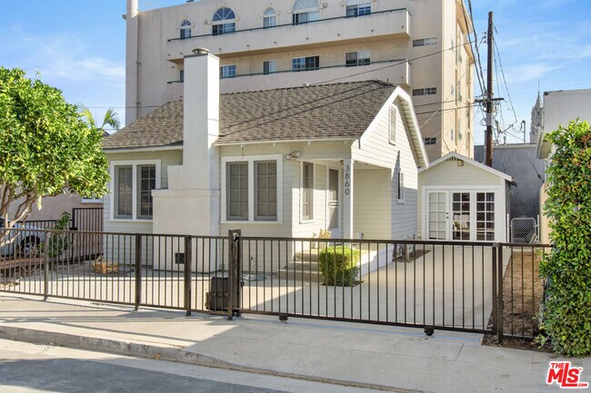 3860 Goldwyn Terrace in Culver City, CA - Building Photo - Building Photo