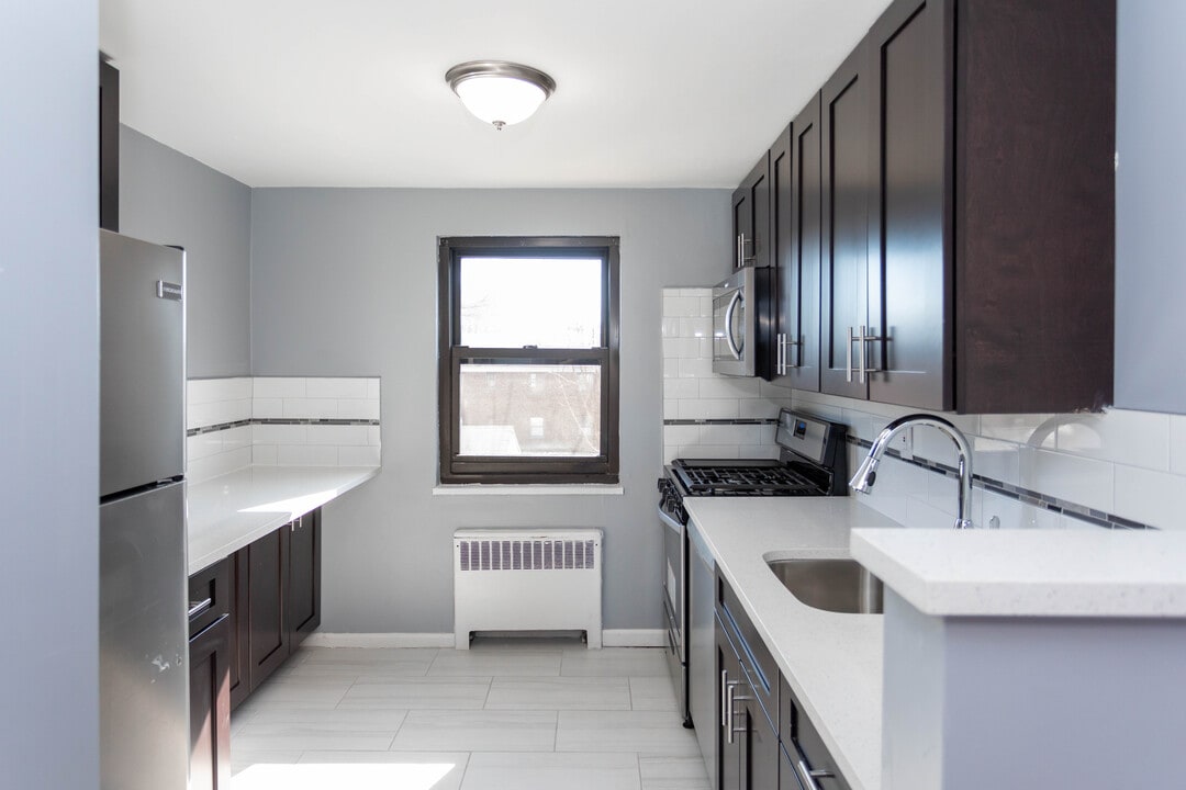 Boulevard Apartments in Hasbrouck Heights, NJ - Building Photo
