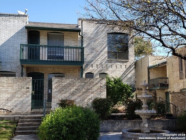 9915 Powhatan Dr in San Antonio, TX - Foto de edificio