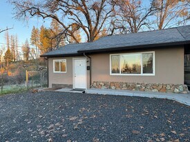 831 Buschmann Rd in Paradise, CA - Building Photo