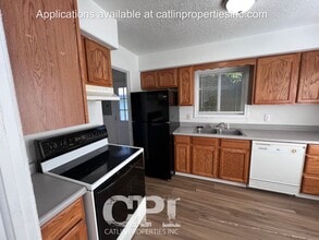 1016 16th Ave in Longview, WA - Building Photo - Building Photo