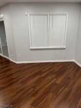 1 Upperbrook Ct in Sayreville, NJ - Foto de edificio - Building Photo