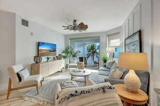 875 NW Flagler Ave, Unit 404 in Stuart, FL - Building Photo - Building Photo