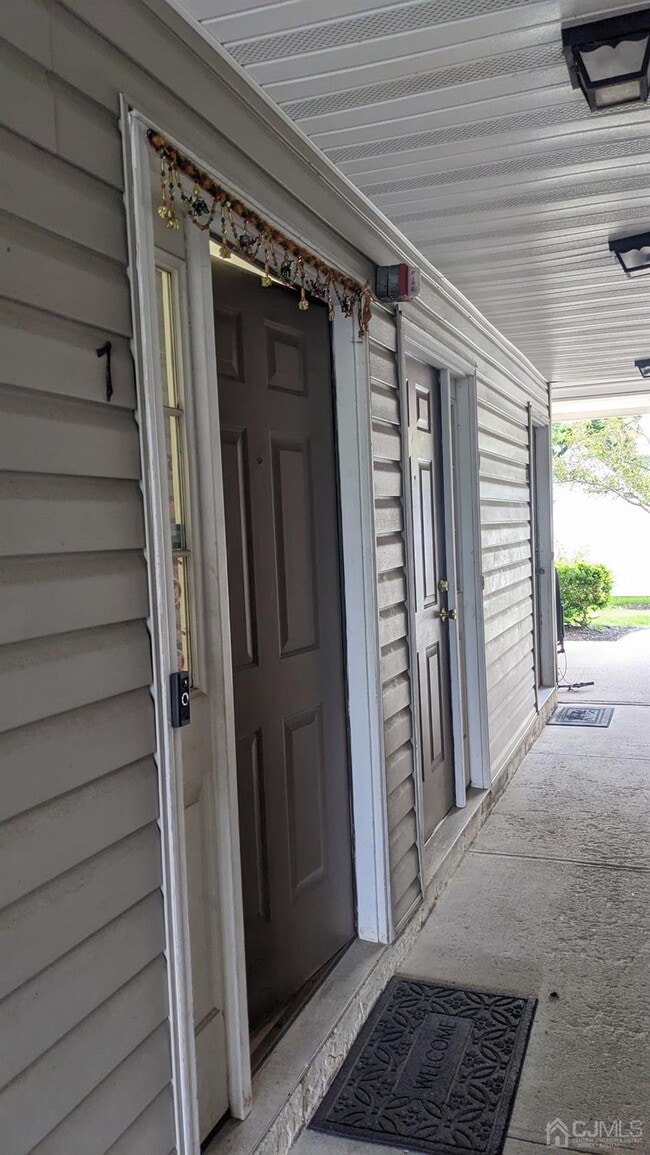 7 Newburgh Dr in Edison, NJ - Building Photo - Building Photo