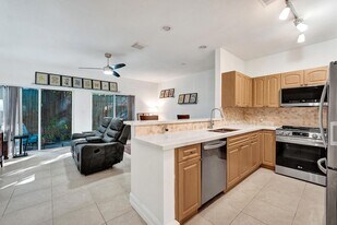 1743 NE 4th Ave, Unit F4 in Fort Lauderdale, FL - Building Photo