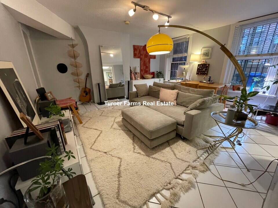 429 Marlborough St, Unit 1 in Boston, MA - Building Photo