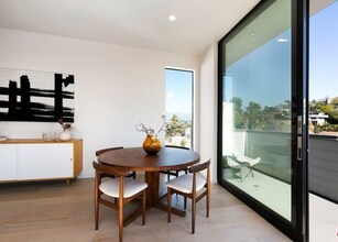 2221 Jerome Way in Los Angeles, CA - Building Photo - Building Photo