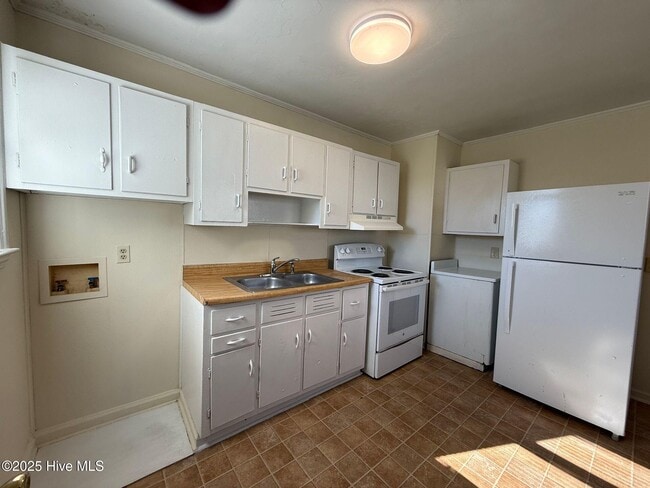 2261 Onslow Dr in Jacksonville, NC - Foto de edificio - Building Photo