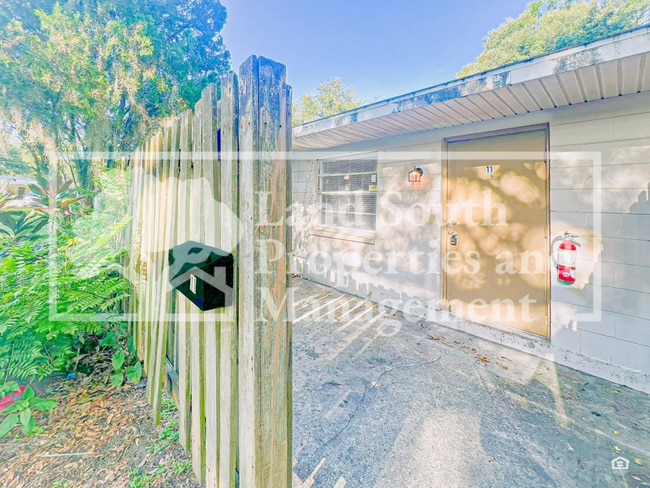 property at 817 W Carole St