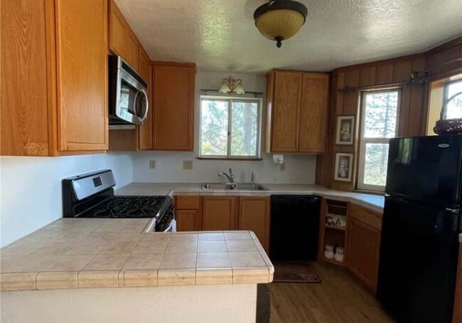 property at 1196 Scenic Pl