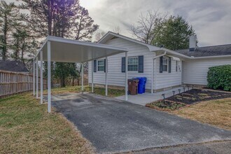 105 Dixie Ln in Oak Ridge, TN - Building Photo - Building Photo