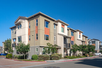 California Circle Apartments in Milpitas, CA - Building Photo - Building Photo