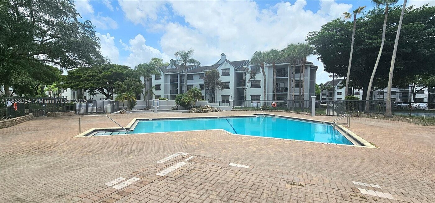 11229 W Atlantic Blvd in Coral Springs, FL - Building Photo
