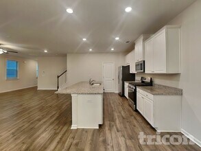 203 Chapelcrest Ln in Holly Springs, GA - Foto de edificio - Building Photo