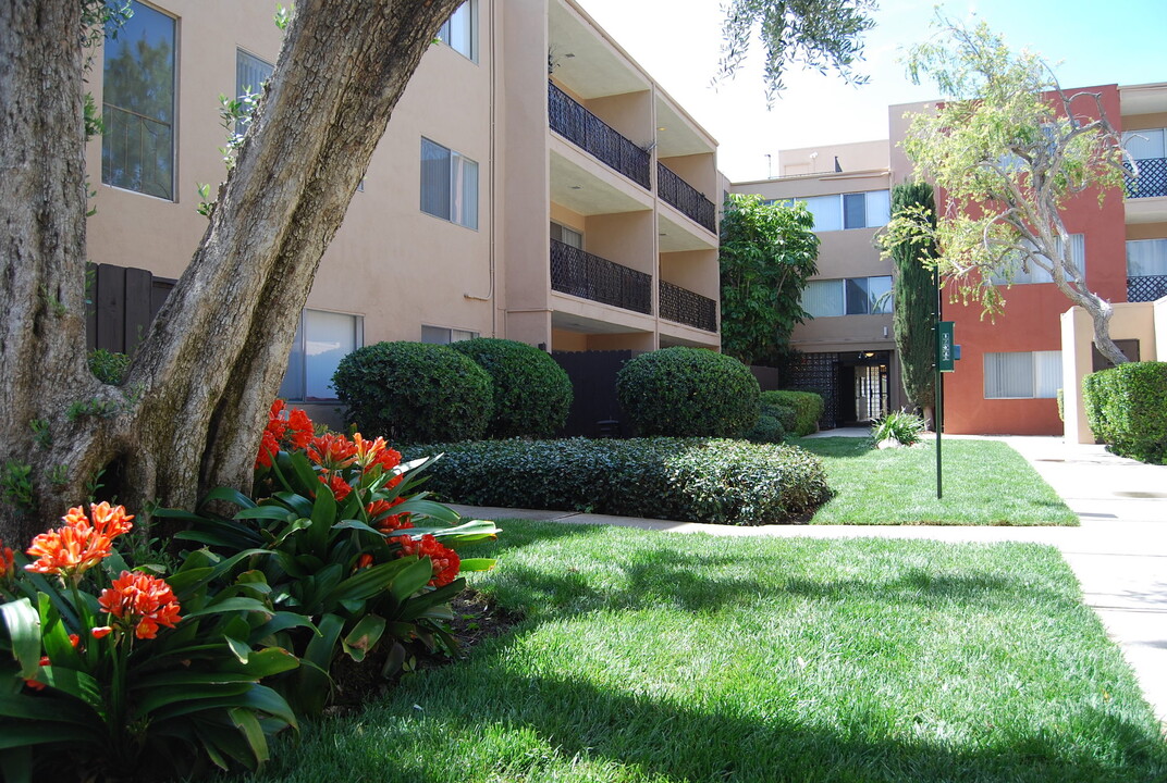 LeMarsh Gardens in Chatsworth, CA - Building Photo