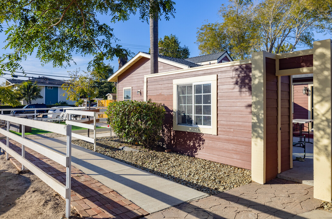 948 Camino del Sur in Goleta, CA - Building Photo