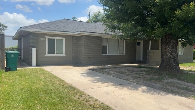 1603 Buchanan St