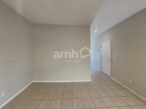 902 Blue Rosalie Pl in Henderson, NV - Foto de edificio - Building Photo