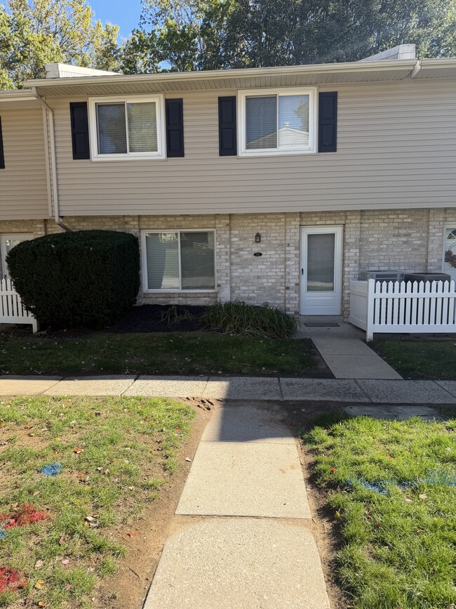 305 Village Walk