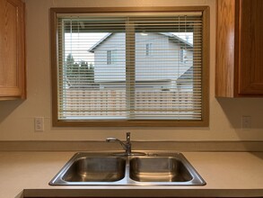 3205 NE Brogden St in Hillsboro, OR - Building Photo - Building Photo