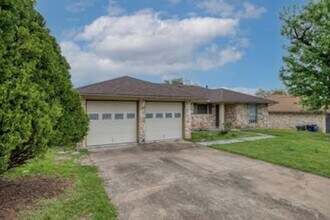 1504 Thornridge Rd in Austin, TX - Foto de edificio - Building Photo