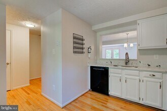 1506 Autumn Ridge Cir in Reston, VA - Building Photo - Building Photo