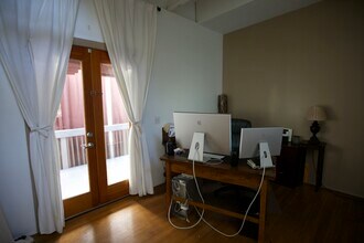 829 Pine Ave, Unit 829 in Long Beach, CA - Building Photo - Building Photo