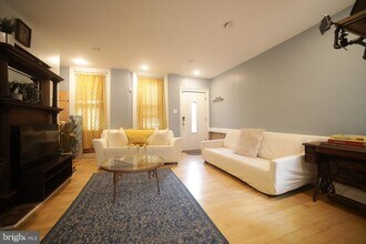 908 New Market St in Philadelphia, PA - Building Photo - Building Photo