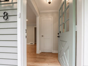 8 Hillcrest Ave in Darien, CT - Building Photo - Building Photo