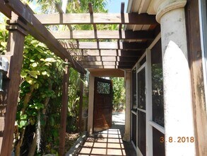 6608 SW 65th St in South Miami, FL - Building Photo - Building Photo