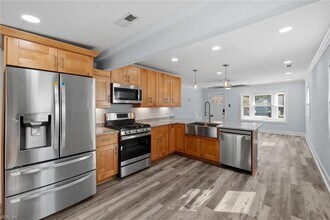 8229 Gygax Rd in Norfolk, VA - Foto de edificio - Building Photo