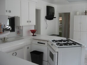 3746 Fairview Ave in Downers Grove, IL - Foto de edificio - Building Photo