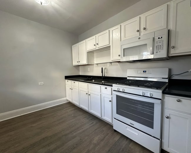 1613 E State St in Rockford, IL - Building Photo - Building Photo