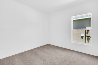 4688 Golden Knight Blvd in Kissimmee, FL - Foto de edificio - Building Photo