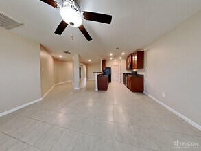 829 Painted Bison Dr in La Marque, TX - Building Photo - Building Photo