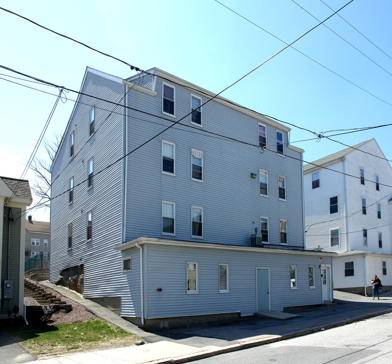 176 Sayles St in Woonsocket, RI - Foto de edificio