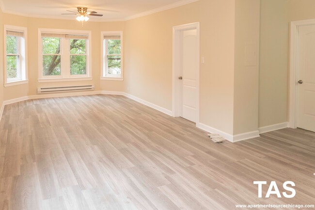 648 W Roscoe St, Unit 2S in Chicago, IL - Building Photo - Building Photo